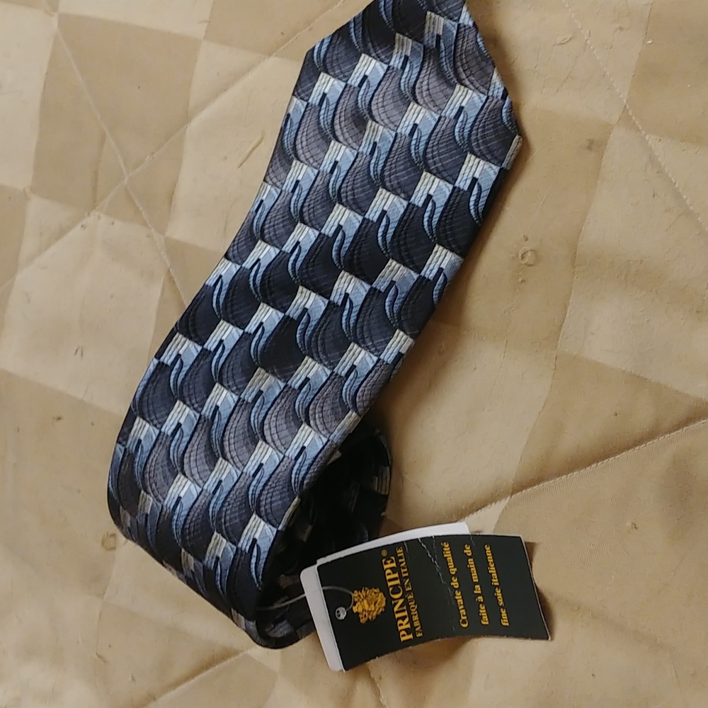 Principe Italian silk necktie hand sewn.